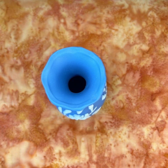 Handmade Blue and White Floral Small Vase - Picture 2 of 9